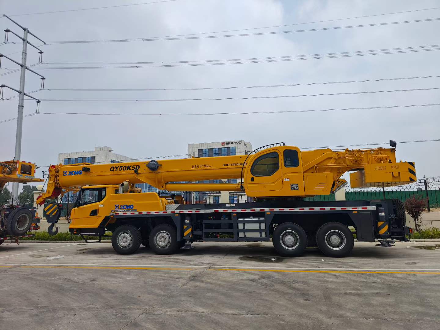 Worried About Shipping Delays & Route Risks for Your Construction Machinery to the Middle East? 